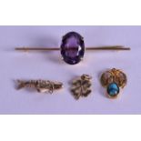 A 9CT GOLD AND AMETHYST BAR BROOCH together with a 9ct gold dish & 2 x 9ct gold pendant. (4)