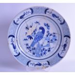 AN EARLY 18TH CENTURY DUTCH DELFT CHARGER by Peter Adrianensz Knock, painted with a bird. 35 cm