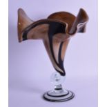 A STYLISH EUROPEAN BLACK AND BROWN SWIRLING GLASS VASE. 36.5 cm high.