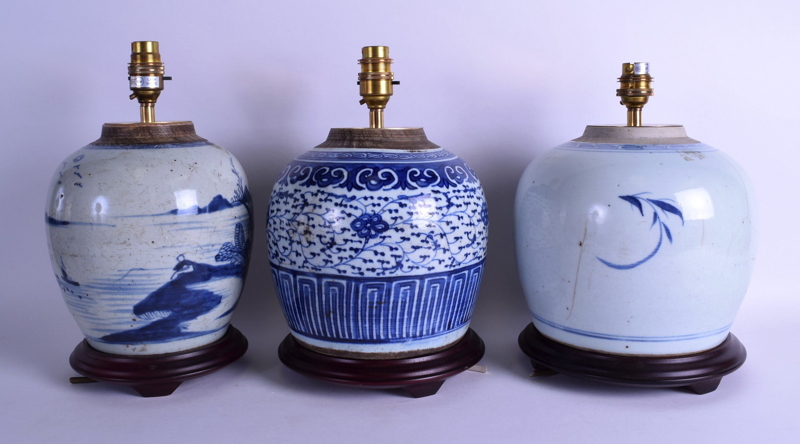 A SET OF THREE 18TH/19TH CENTURY CHINESE BLUE AND WHITE GINGER JARS converted to lamps. Largest - Image 2 of 2
