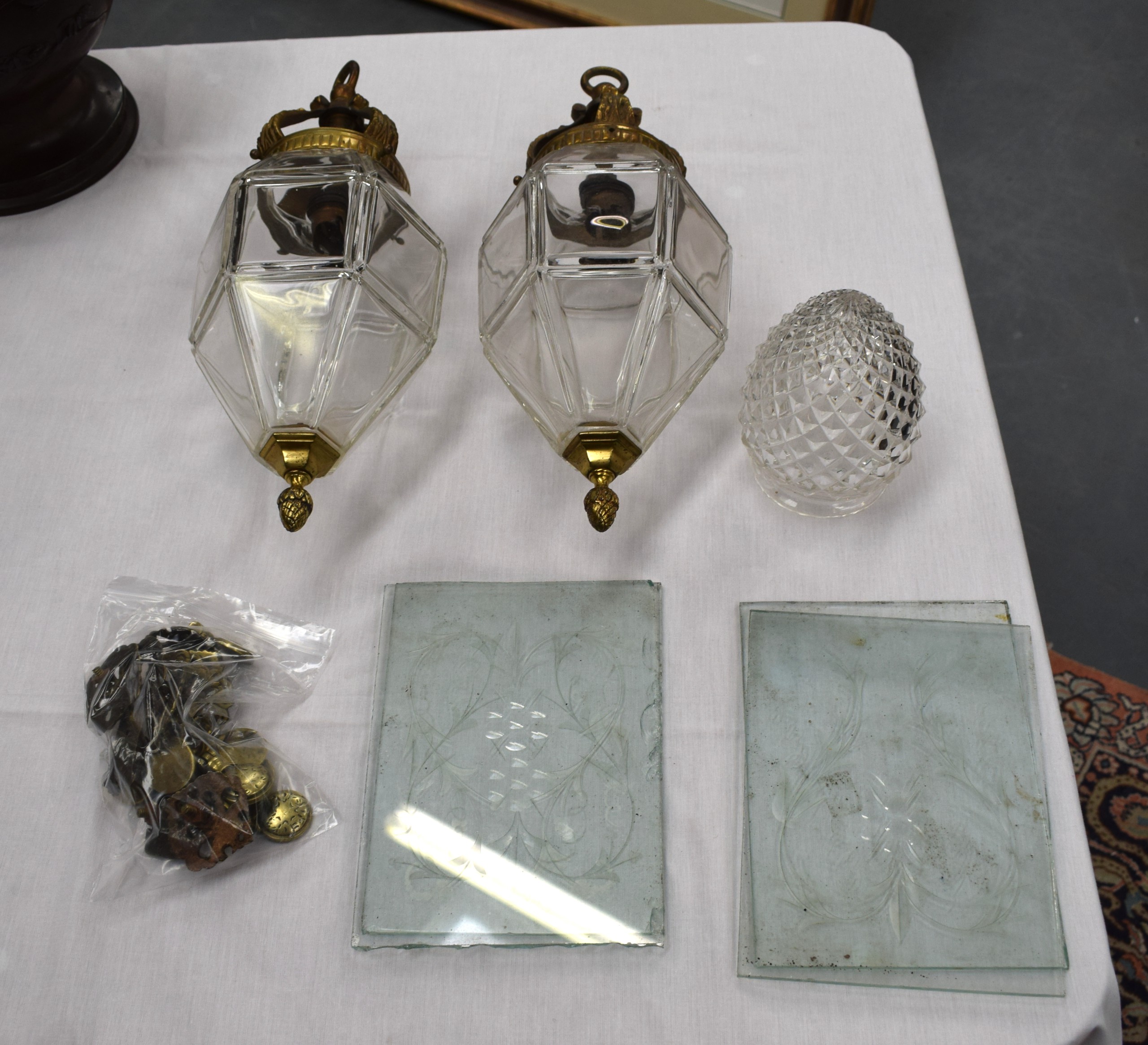 A PAIR OF SMALL ANTIQUE GLASS LANTERNS together with 5 x glass engraved panels & various