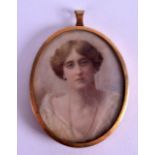 A LATE 19TH/20TH CENTURY EUROPEAN PAINTED IVORY MINIATURE depicting a female wearing a pearl