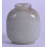 A CHINESE PALE GREEN JADE SNUFF BOTTLE. 4.75 cm high.