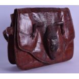 AN UNUSUAL VINTAGE CROC SKIN LADIES HANDBAG. 25.5 cm wide.