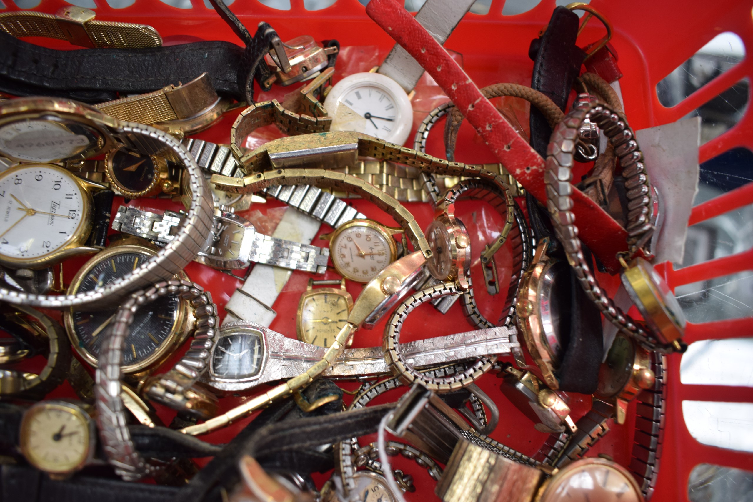 A COLLECTION OF SIXTY WRISTWATCHES both ladies and gents. (qty) - Image 9 of 9