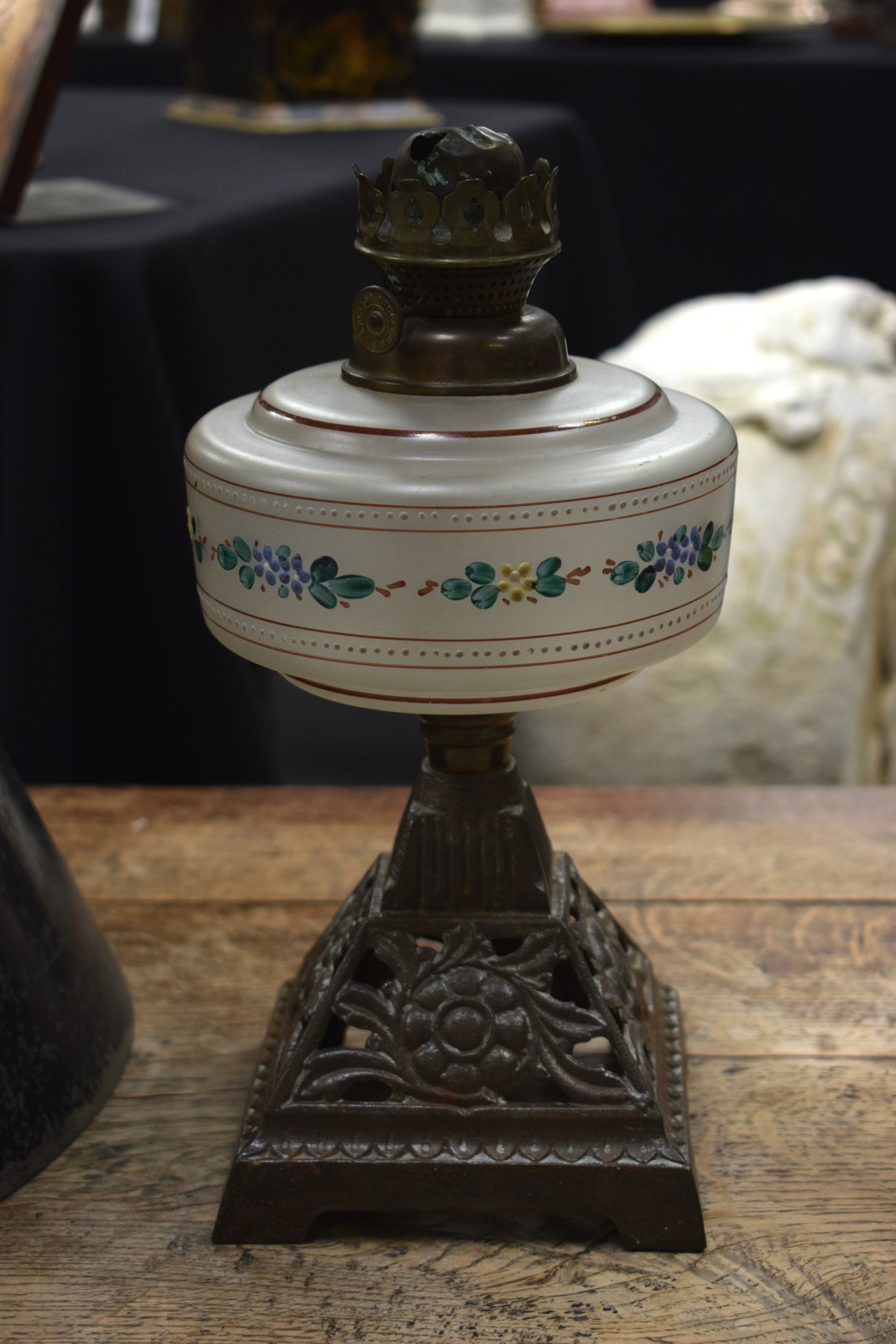 A LATE VICTORIAN ENAMELLED GLASS OIL LAMP.