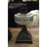 A LATE VICTORIAN ENAMELLED GLASS OIL LAMP.