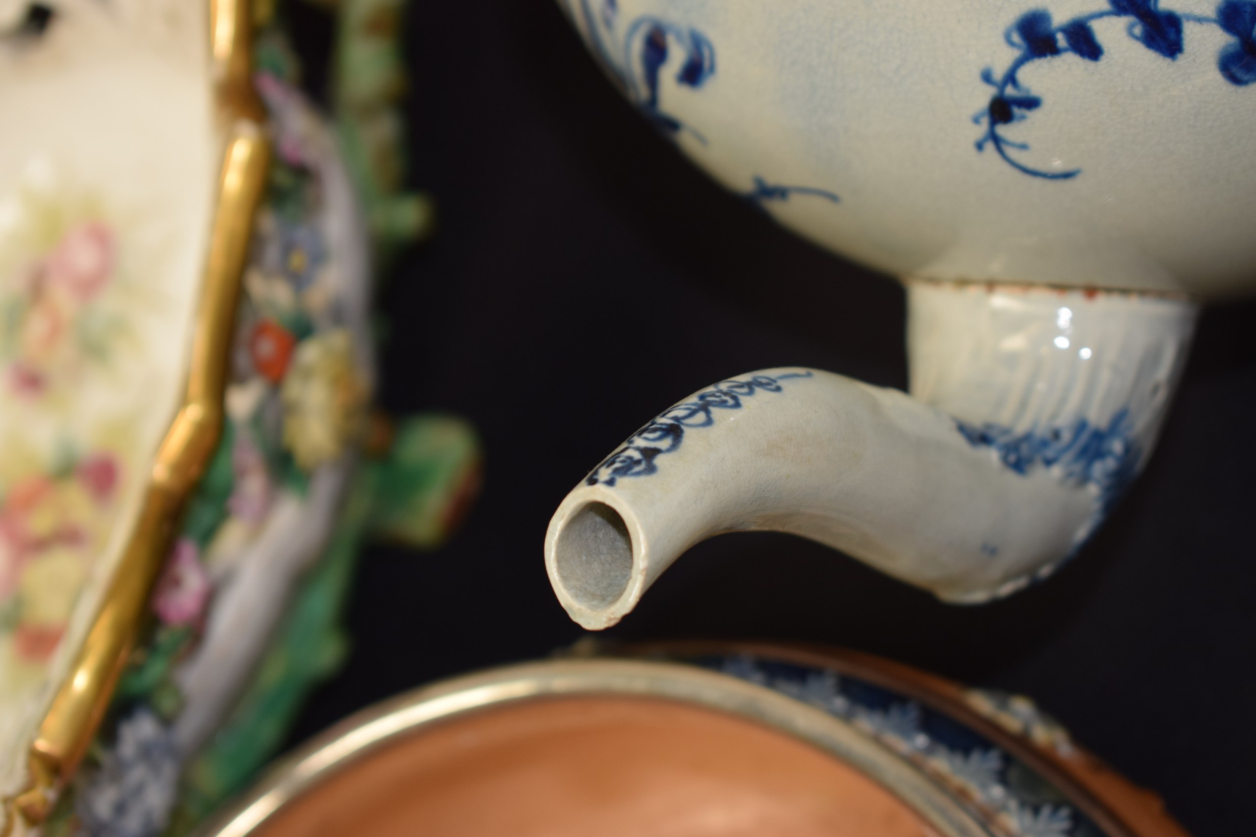A LARGE EARLY 19TH CENTURY ENGLISH PEARLWARE PUNCH POT AND COVER painted with a house within a - Image 3 of 6