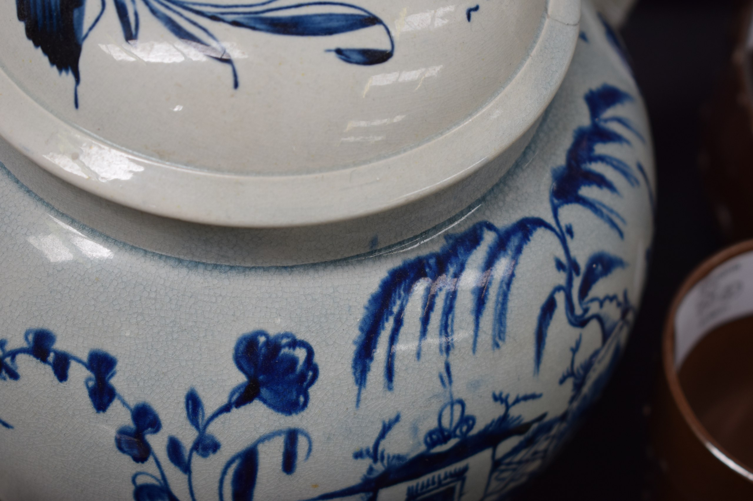 A LARGE EARLY 19TH CENTURY ENGLISH PEARLWARE PUNCH POT AND COVER painted with a house within a - Image 4 of 6