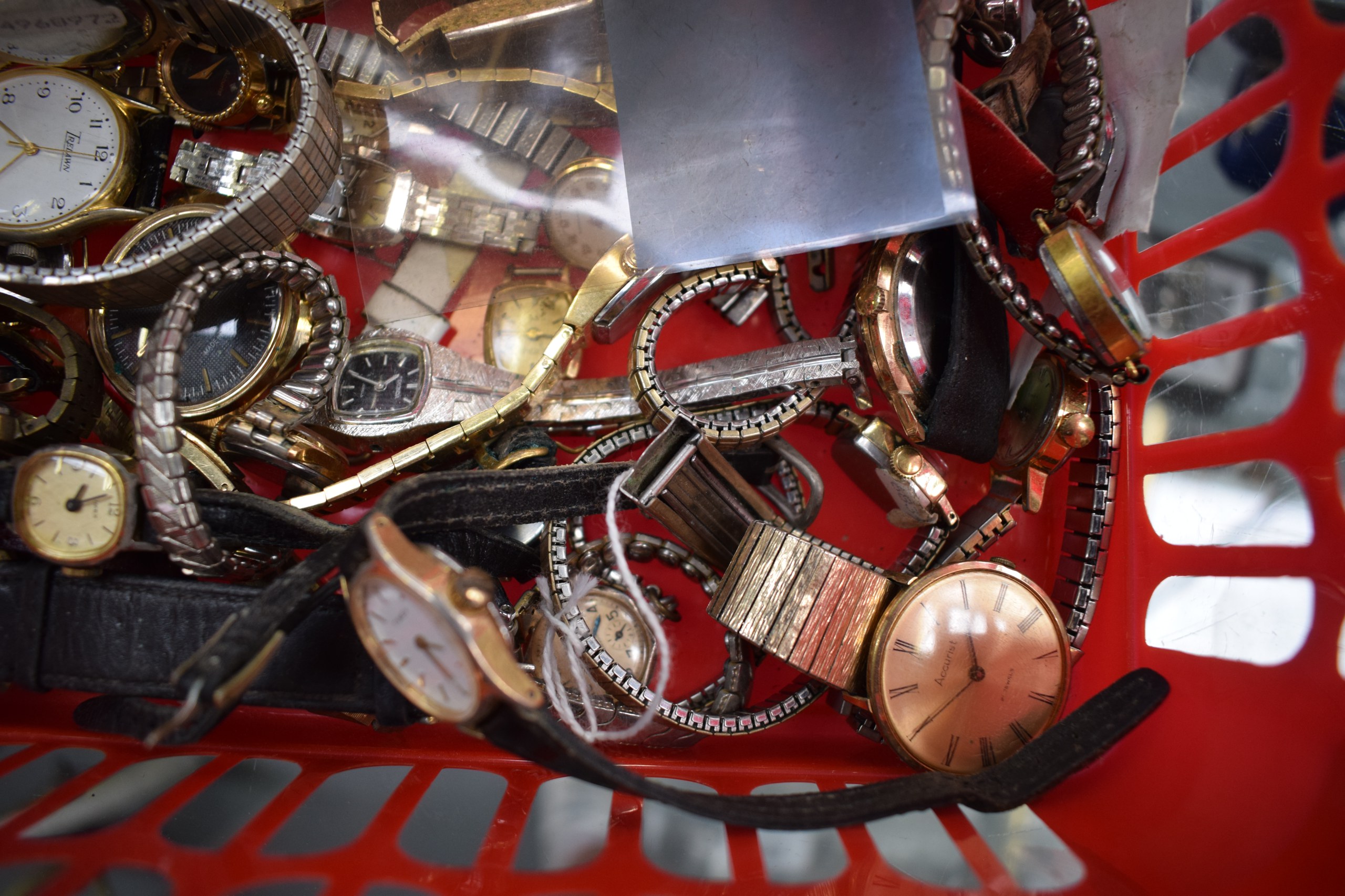 A COLLECTION OF SIXTY WRISTWATCHES both ladies and gents. (qty) - Image 5 of 9