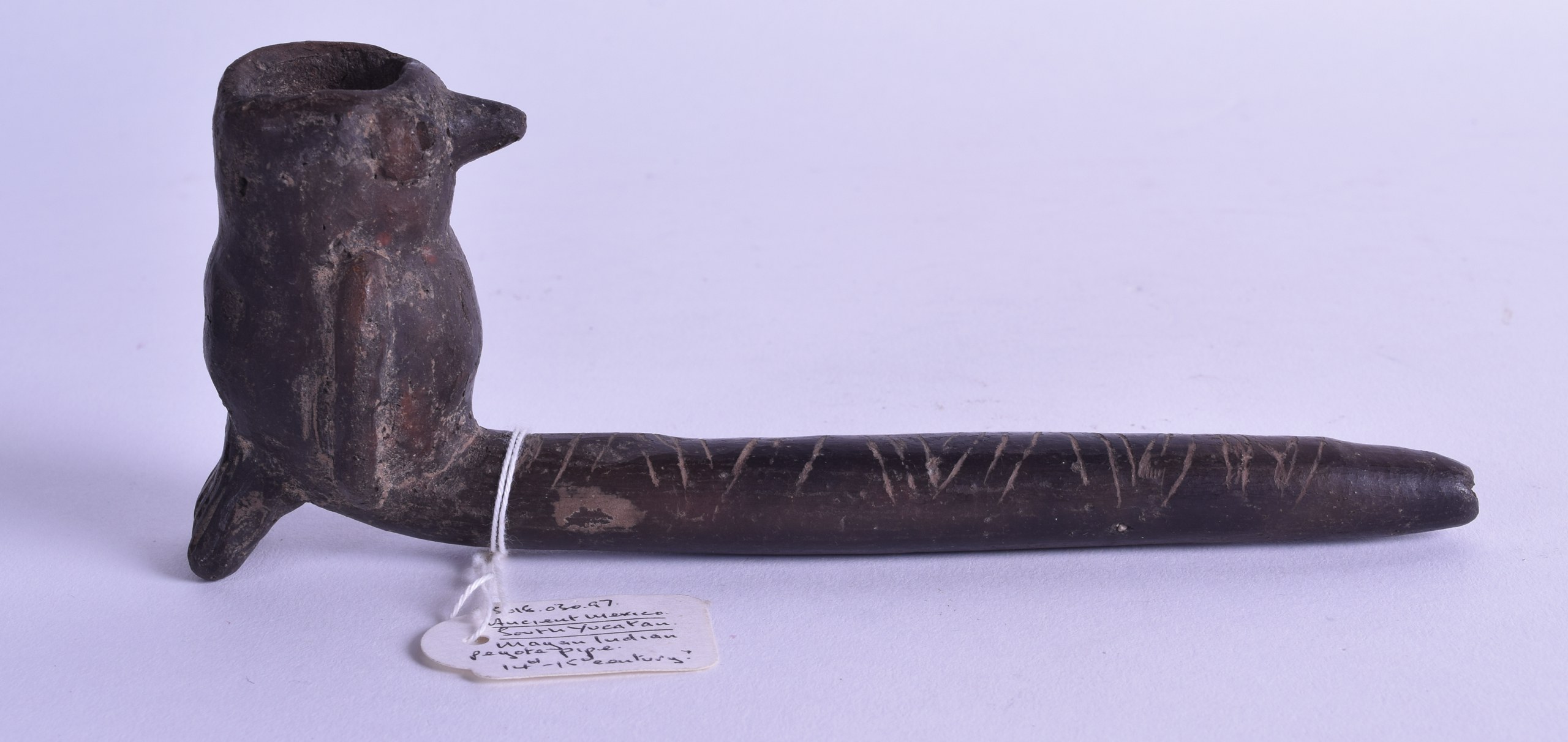 A 14TH/15TH CENTURY SOUTH AMERICAN TERRACOTTA YUKATAN PI[E in the form of a bird. 17 cm x 8.5 cm.