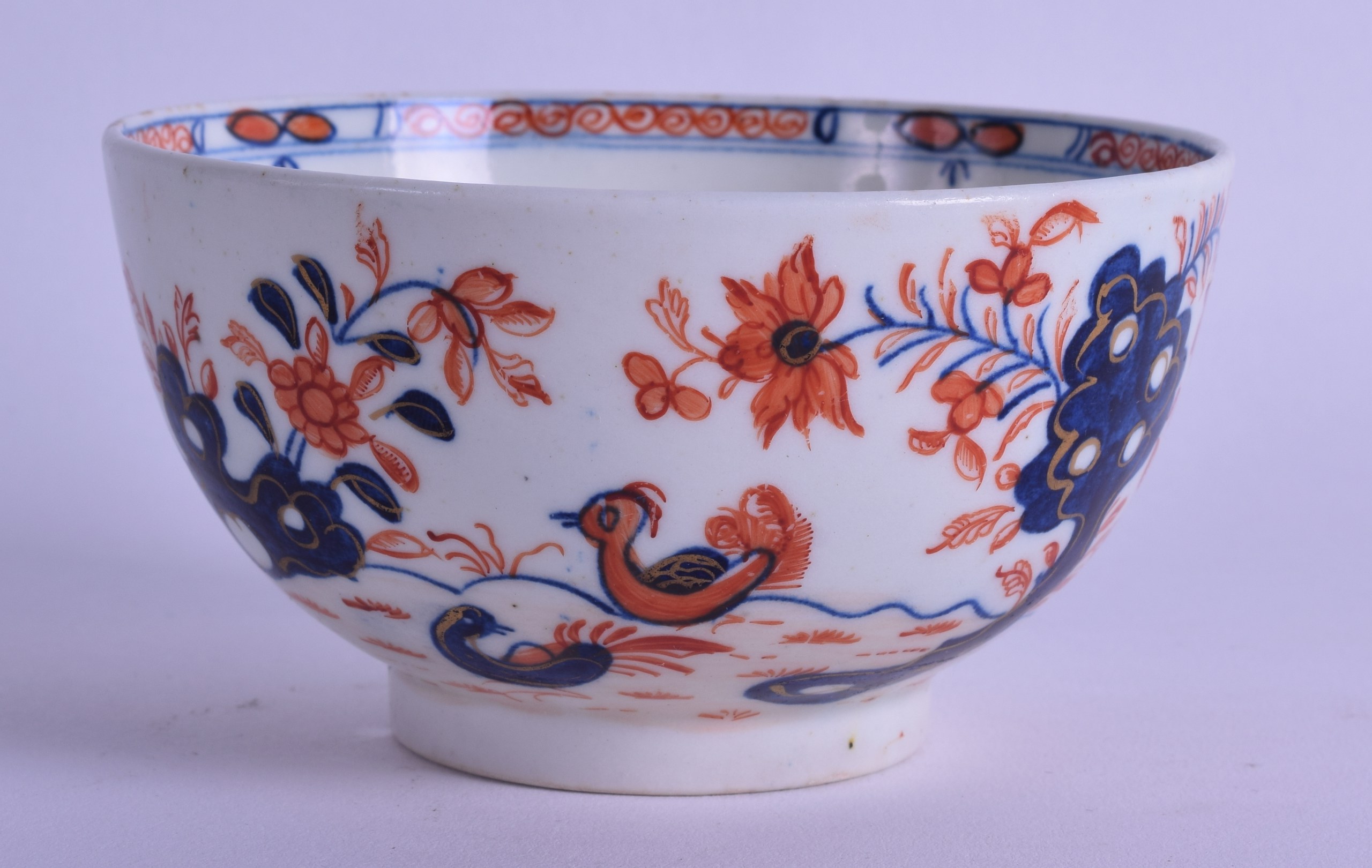 18th c. Lowestoft small slops bowl painted with the Two Bird pattern. 11cm Wide