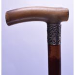 A 19TH CENTURY CARVED HORN WALKING CANE possibly Rhinoceros. 85 cm long.