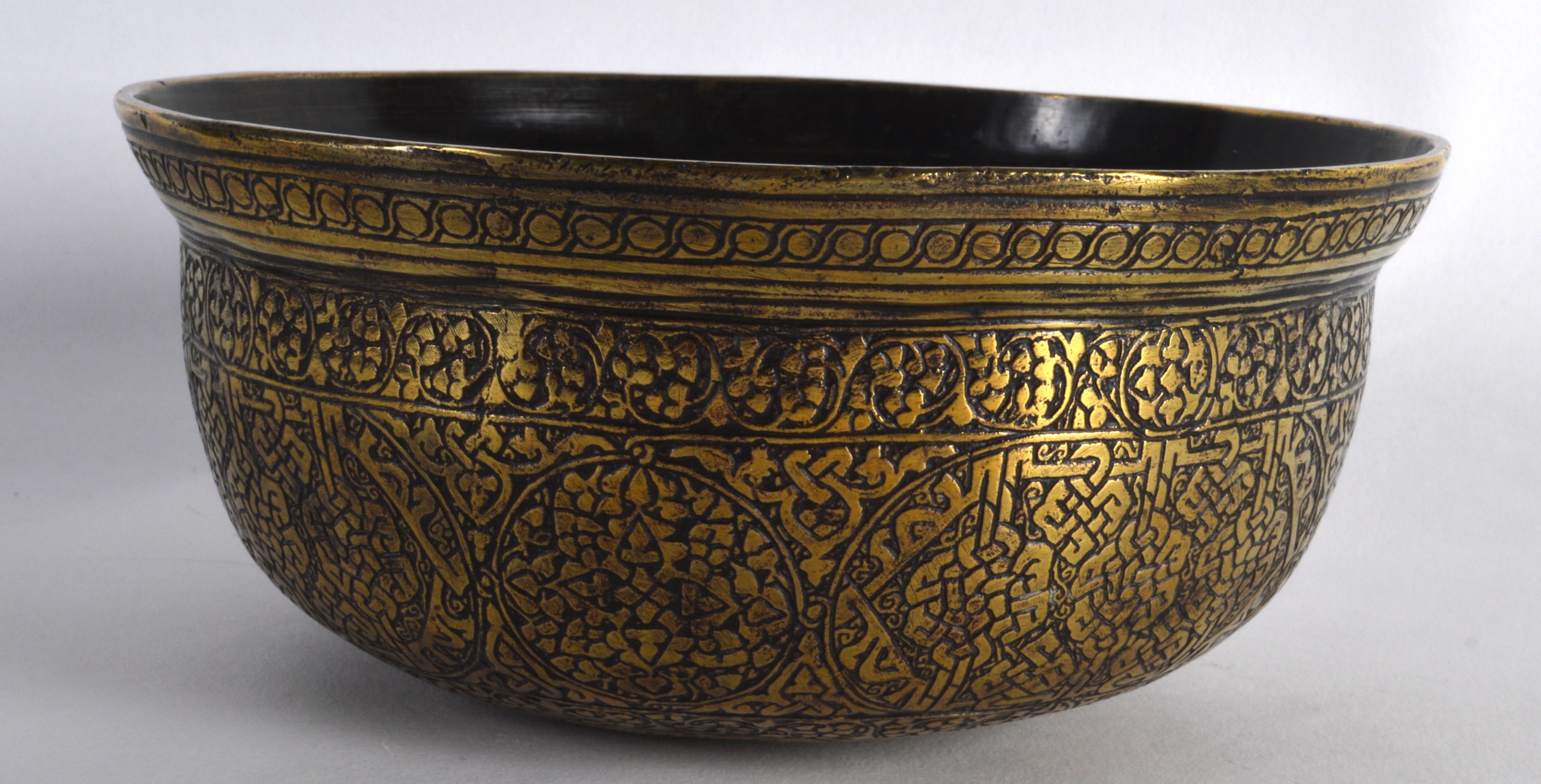 An Engraved Bronze Bowl, Venetian or Syrian, 15th/16th Century, Knotted Kufic Script. 6Ins