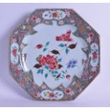 A LARGE EARLY 18TH CENTURY CHINESE OCTAGONAL PORCELAIN DISH Yongzheng/Qianlong, painted with