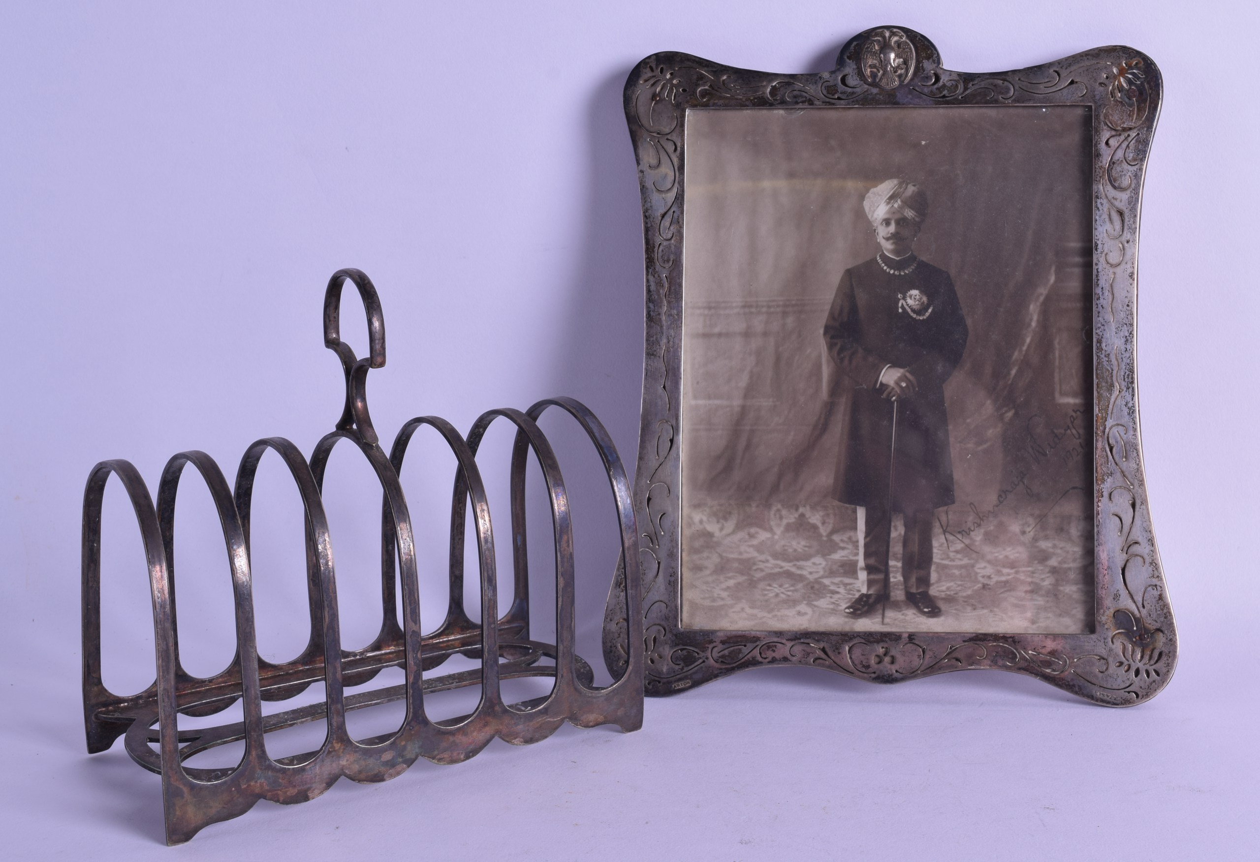 AN EARLY 20TH CENTURY BARTON SILVER PHOTOGRAPH FRAME inset with an image of an Indian male dated