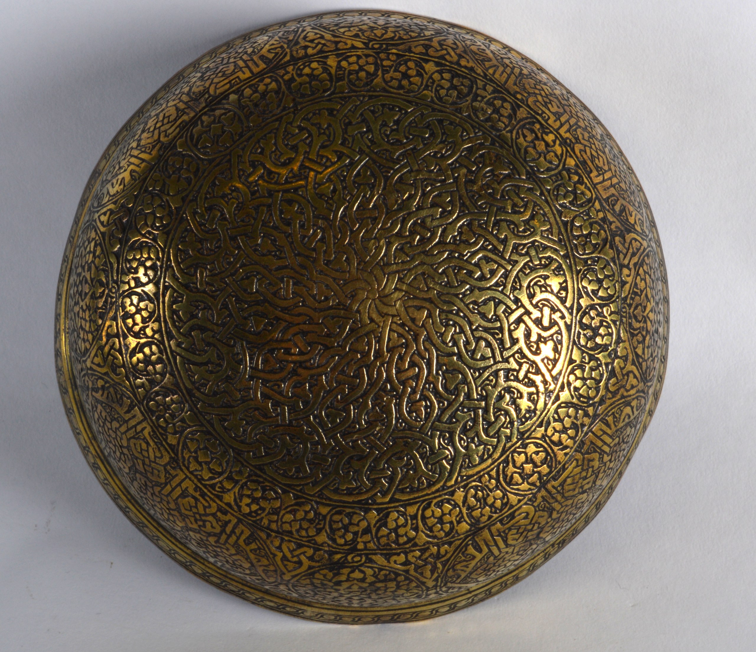 An Engraved Bronze Bowl, Venetian or Syrian, 15th/16th Century, Knotted Kufic Script. 6Ins - Image 3 of 3