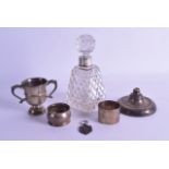 A STYLISH LATE VICTORIAN CUT GLASS SCENT BOTTLE AND STOPPER together with two silver napkin rings, a