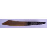 AN UNUSUAL 19TH CENTURY CARVED RHINOCEROS HORN KNIFE with ribbed handle and shaped finial. 29 cm