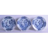 A SET OF THREE 18TH CENTURY CHINESE EXPORT PORCELAIN PLATES Qianlong/Yongzheng, painted with