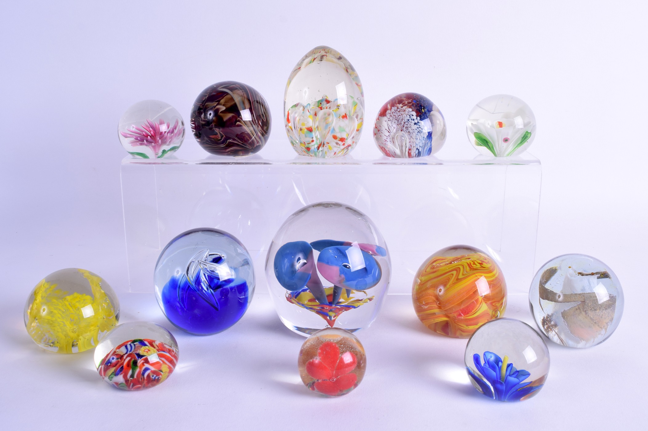 A COLLECTION OF ART GLASS PAPERWEIGHTS. (13)