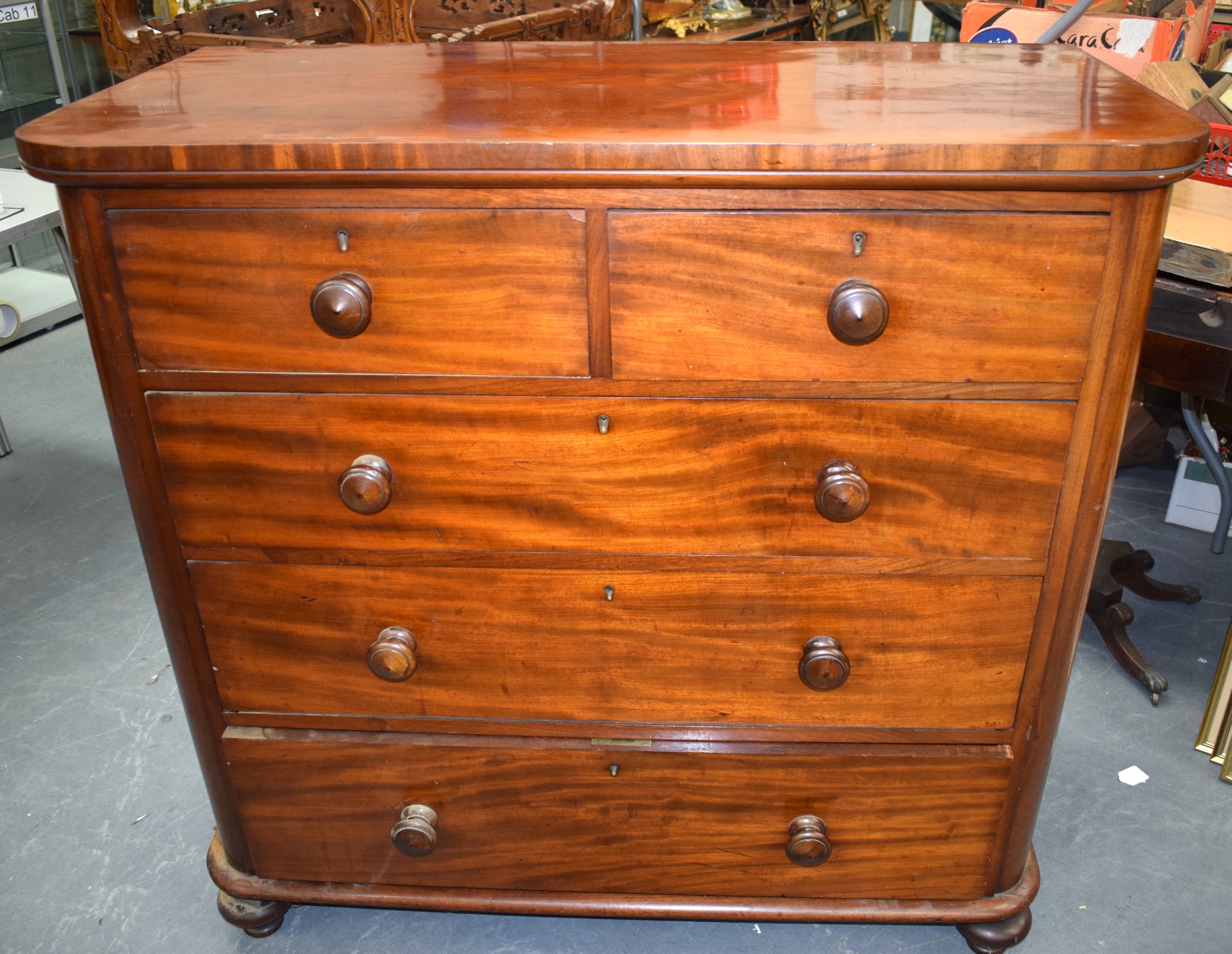 A LARGE VICTORIAN MAHOGANY CHEST OF DRAWERS, two short and three long graduating drawers. 106 cm x