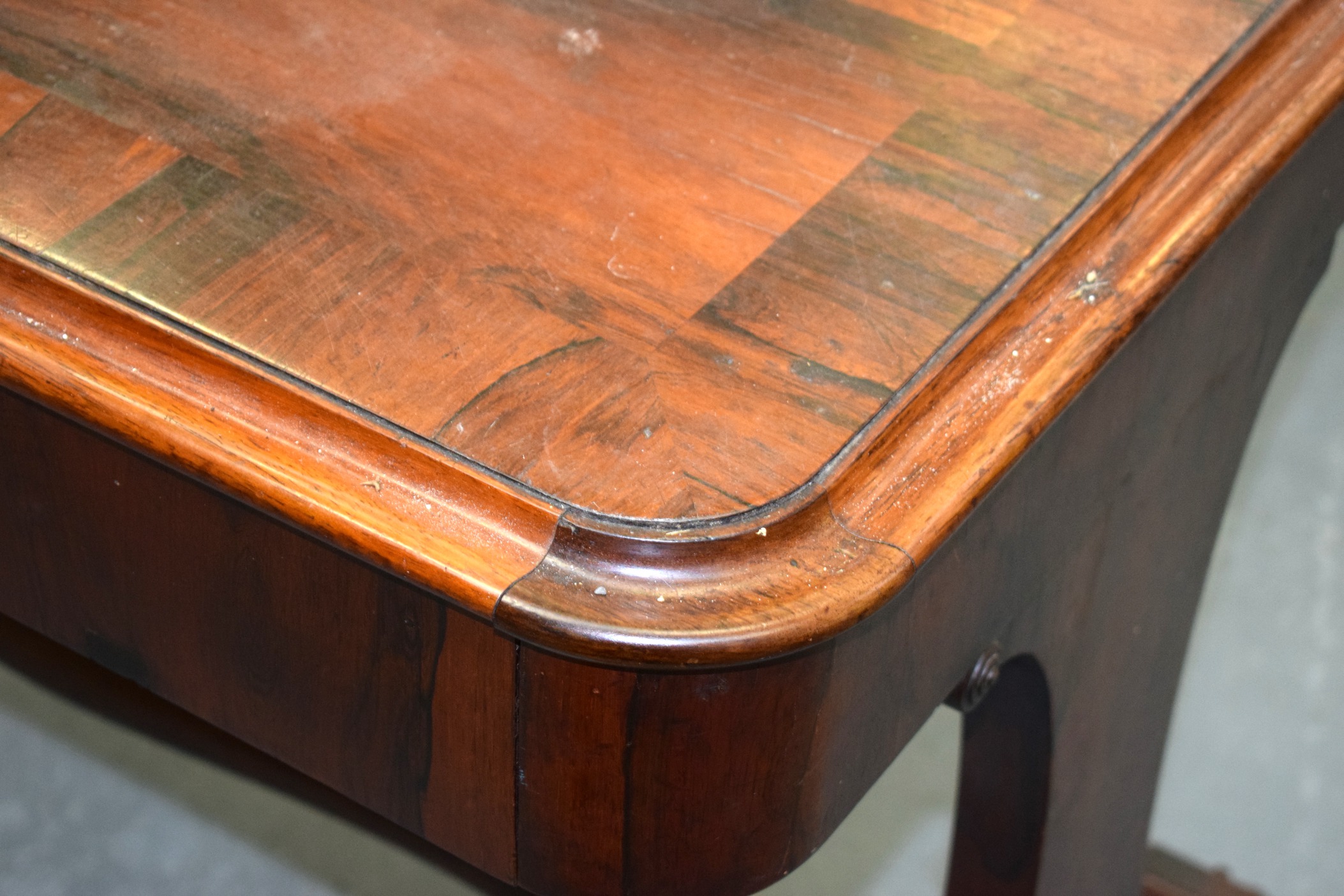 A WILLIAM IV ROSEWOOD SOFA TABLE, with two frieze drawers. 75 cm x 140 cm. - Image 2 of 4