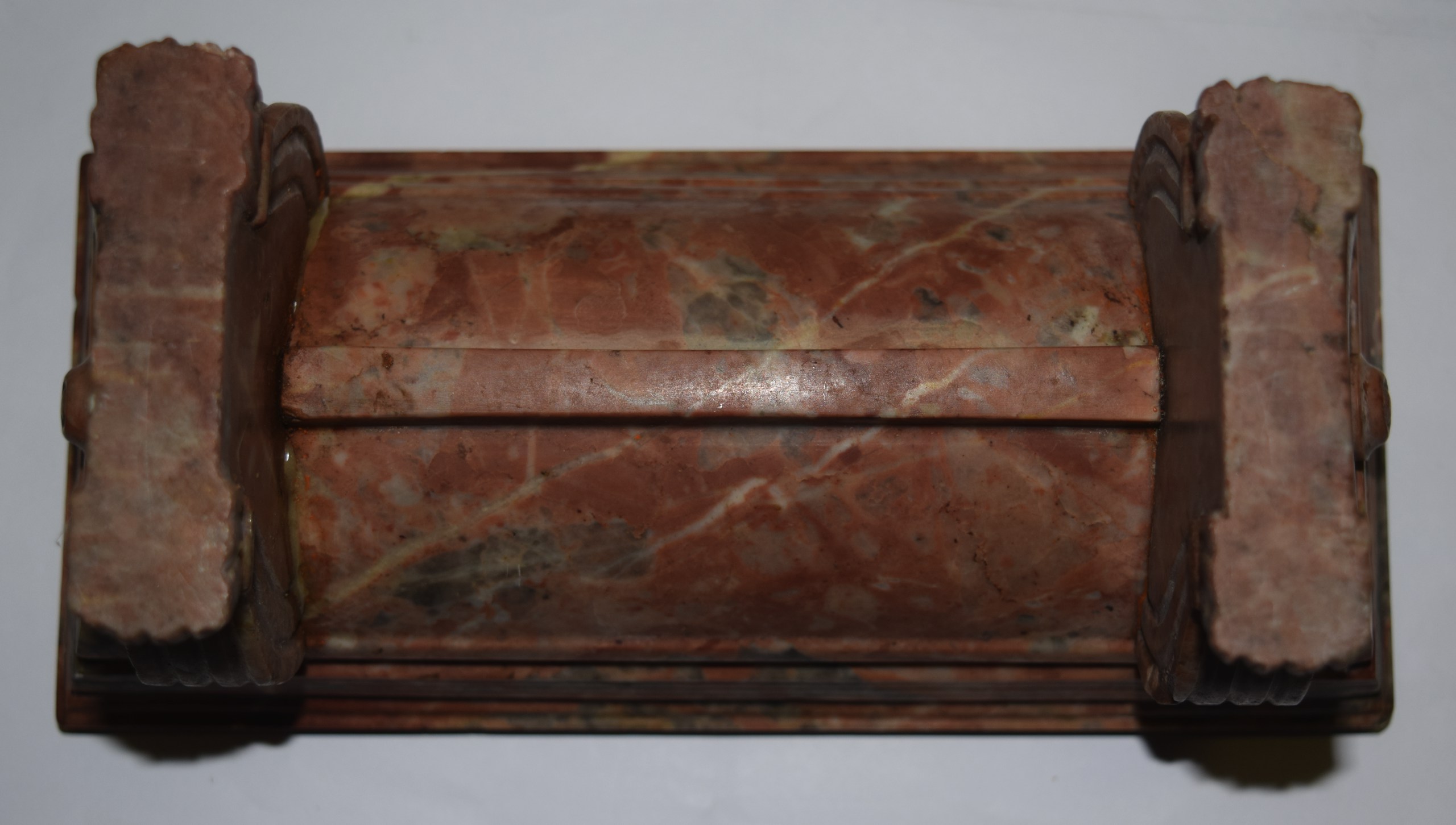 AN UNUSUAL 19TH CENTURY ITALIAN GRAND TOUR MARBLE URN AND COVER of rectangular form, supported - Image 9 of 10