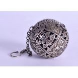 AN UNUSUAL CHINESE WHITE METAL TRAVELLING INCENSE BURNER decorated with foliage and vines. 5.5 cm