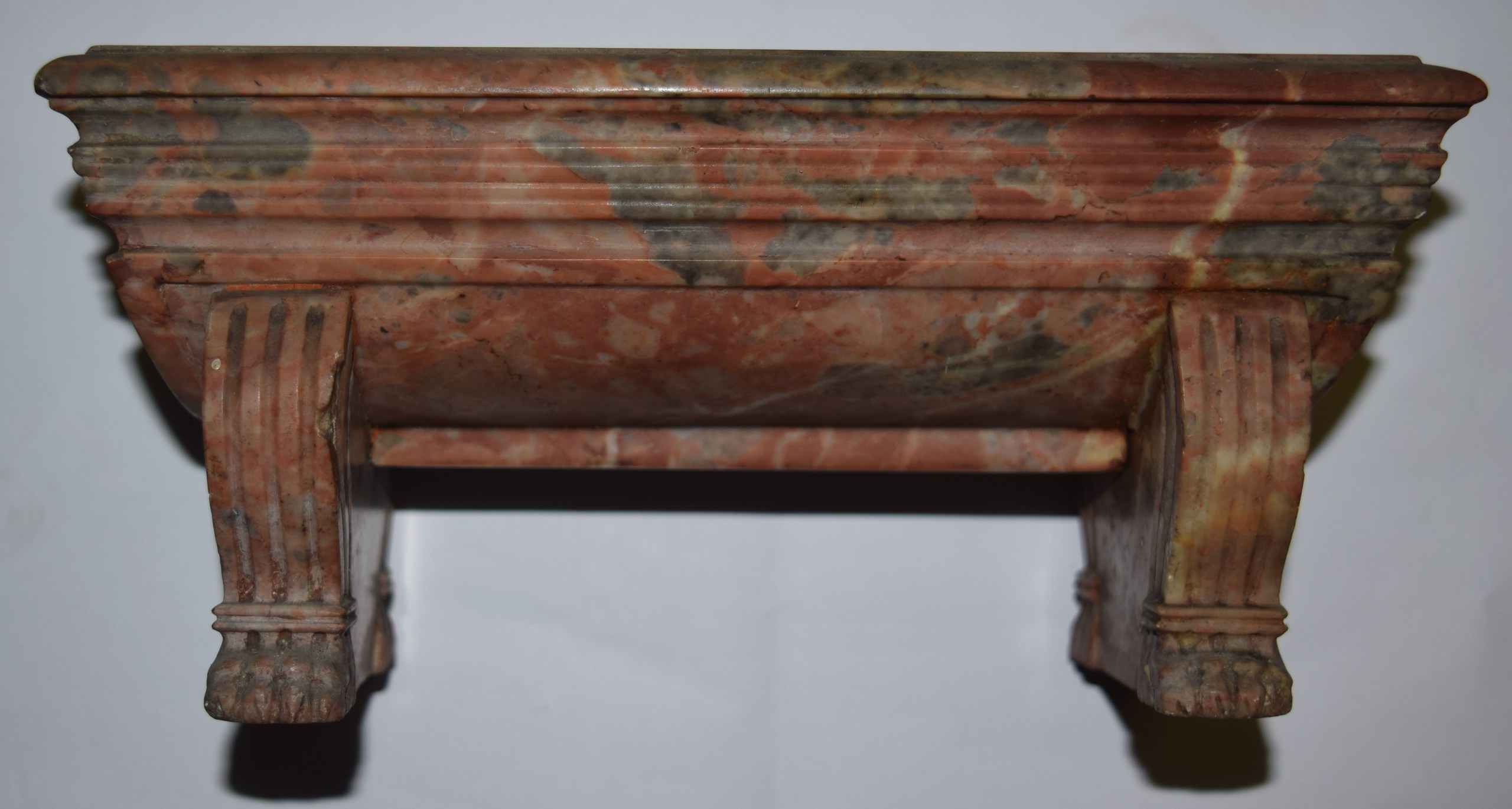 AN UNUSUAL 19TH CENTURY ITALIAN GRAND TOUR MARBLE URN AND COVER of rectangular form, supported - Image 4 of 10