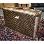 A GOOD VINTAGE LOUIS VUITTON SUITCASE. 45 cm x 71 cm.