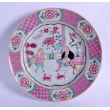 AN 18TH CENTURY CHINESE EXPORT FAMILLE ROSE 'EUROPEAN SUBJECT' PLATE Yongzheng/Qianlong, painted