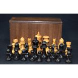 AN ANTIQUE BOXED CHESS SET. King height 7.5 cm.