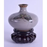 A FINE EARLY 20TH CENTURY JAPANESE CLOISONNE ENAMEL VASE in the manner of Namikawa Yasuyuki,