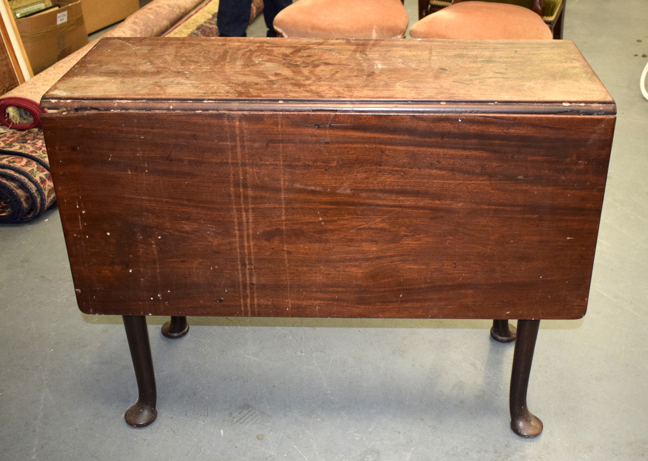 AN ANTIQUE MAHOGANY DROP LEAF TABLE. 70 cm x 91 cm wide.