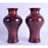 A PAIR OF EARLY 20TH CENTURY CHINESE IMIATATION AGATE BALUSTER GLASS VASES. 17.5 cm high.