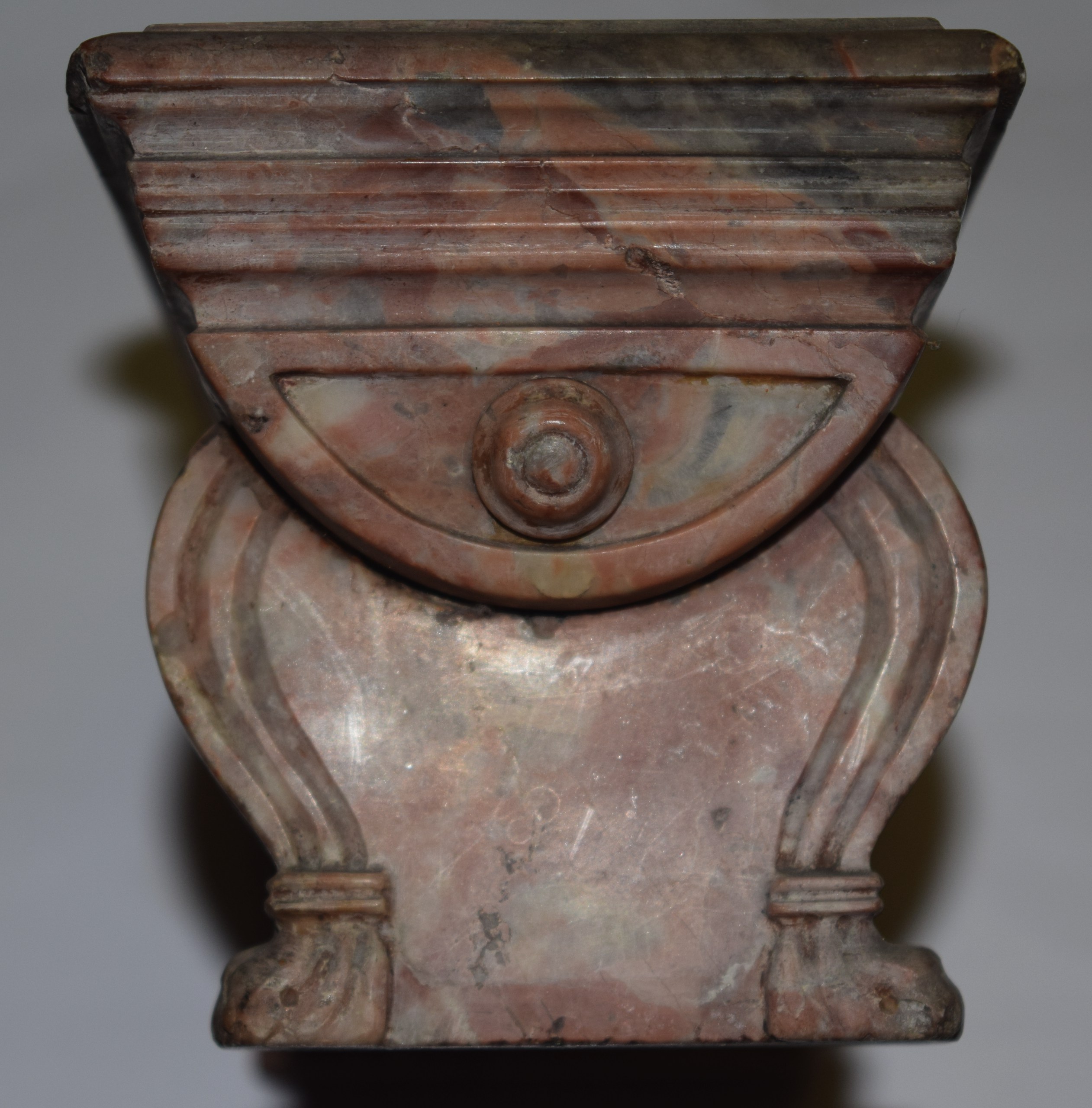 AN UNUSUAL 19TH CENTURY ITALIAN GRAND TOUR MARBLE URN AND COVER of rectangular form, supported - Image 8 of 10