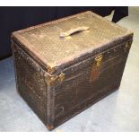 A LARGE EARLY 20TH CENTURY FRENCH LEATHER BOUND CANVAS TRUNK BY GOYARD, lock stamped "Goyard,