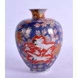 AN EARLY 20TH CENTURY JAPANESE MEIJI PERIOD IMARI VASE painted with coral birds and flowers. 11.5 cm