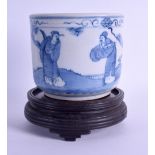 AN EARLY 20TH CENTURY CHINESE BLUE AND WHITE PLANTER painted with figures and landscapes. 12.5 cm