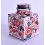 A 17TH CENTURY CHINESE IMARI PORCELAIN SQUARE FORM TEA CADDY Kangxi, painted with floral vines. 9.