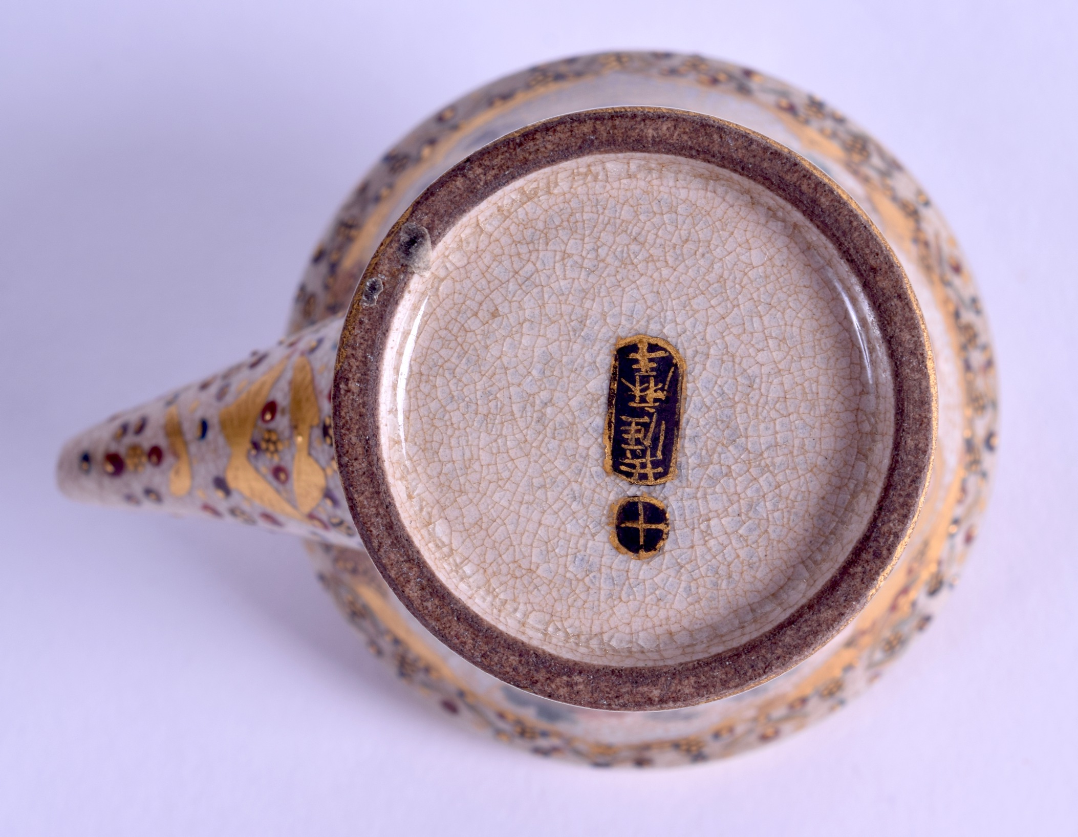 A LATE 19TH CENTURY JAPANESE MEIJI PERIOD SATSUMA KETTLE AND COVER painted with geisha within - Image 3 of 3