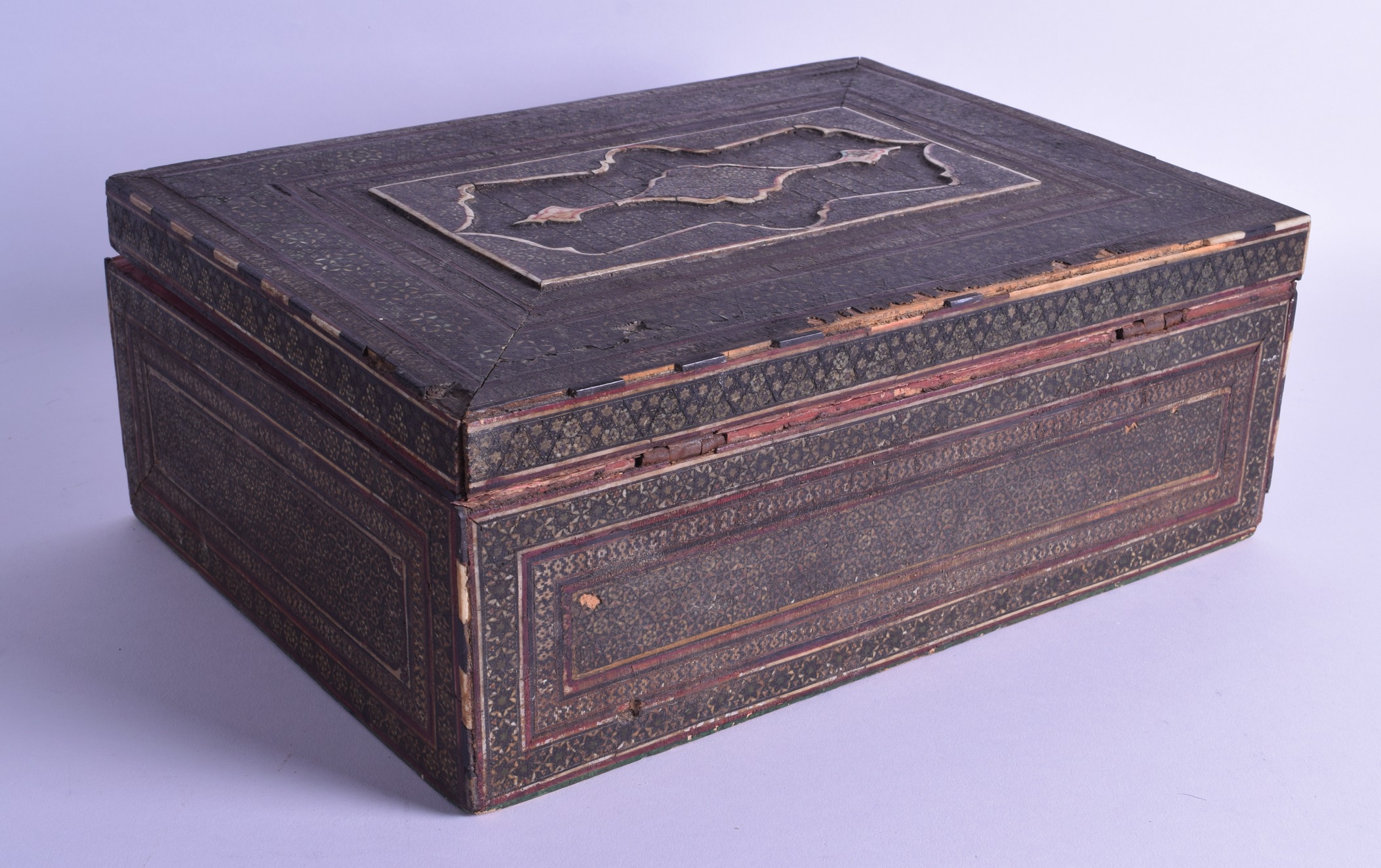 A GOOD 18TH/19TH CENTURY ANGLO INDIAN IVORY INLAID GEOMETRIC CASKET decorated with star shaped - Image 3 of 3