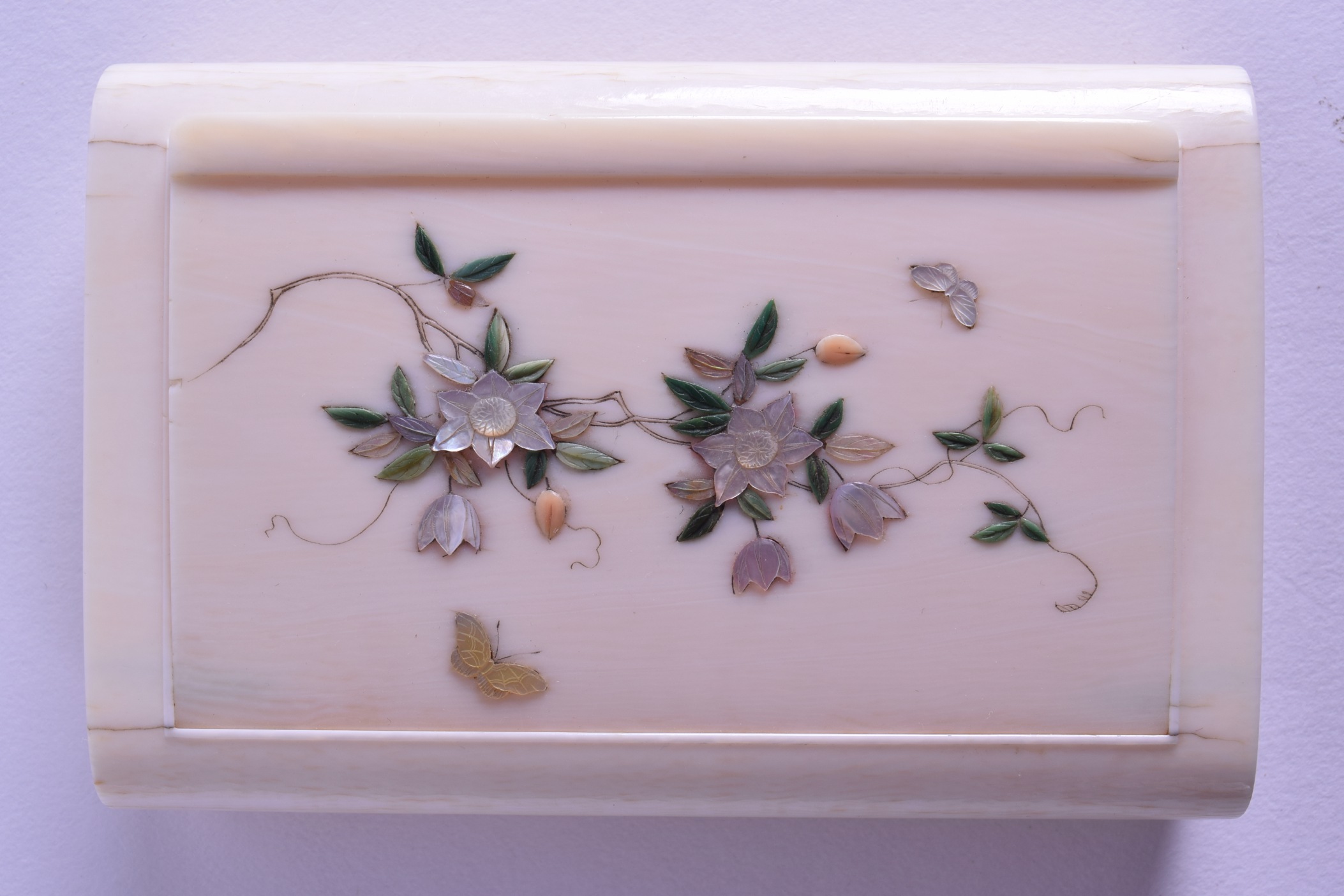 A LATE 19TH CENTURY JAPANESE MEIJI PERIOD CARVED IVORY BOX AND COVER shibayama inlaid with floral - Image 4 of 4
