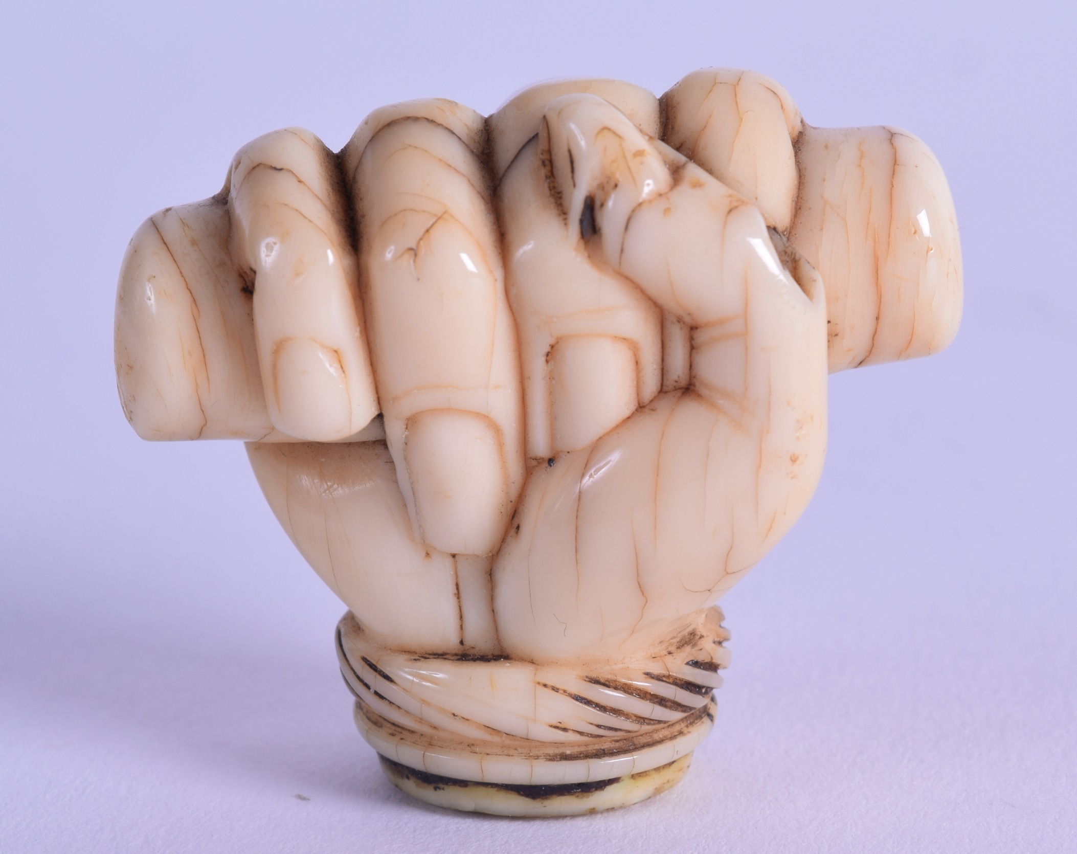 A GOOD 18TH CENTURY CARVED IVORY FIST CANE HANDLE naturalistically modelled. 5 cm x 4 cm.