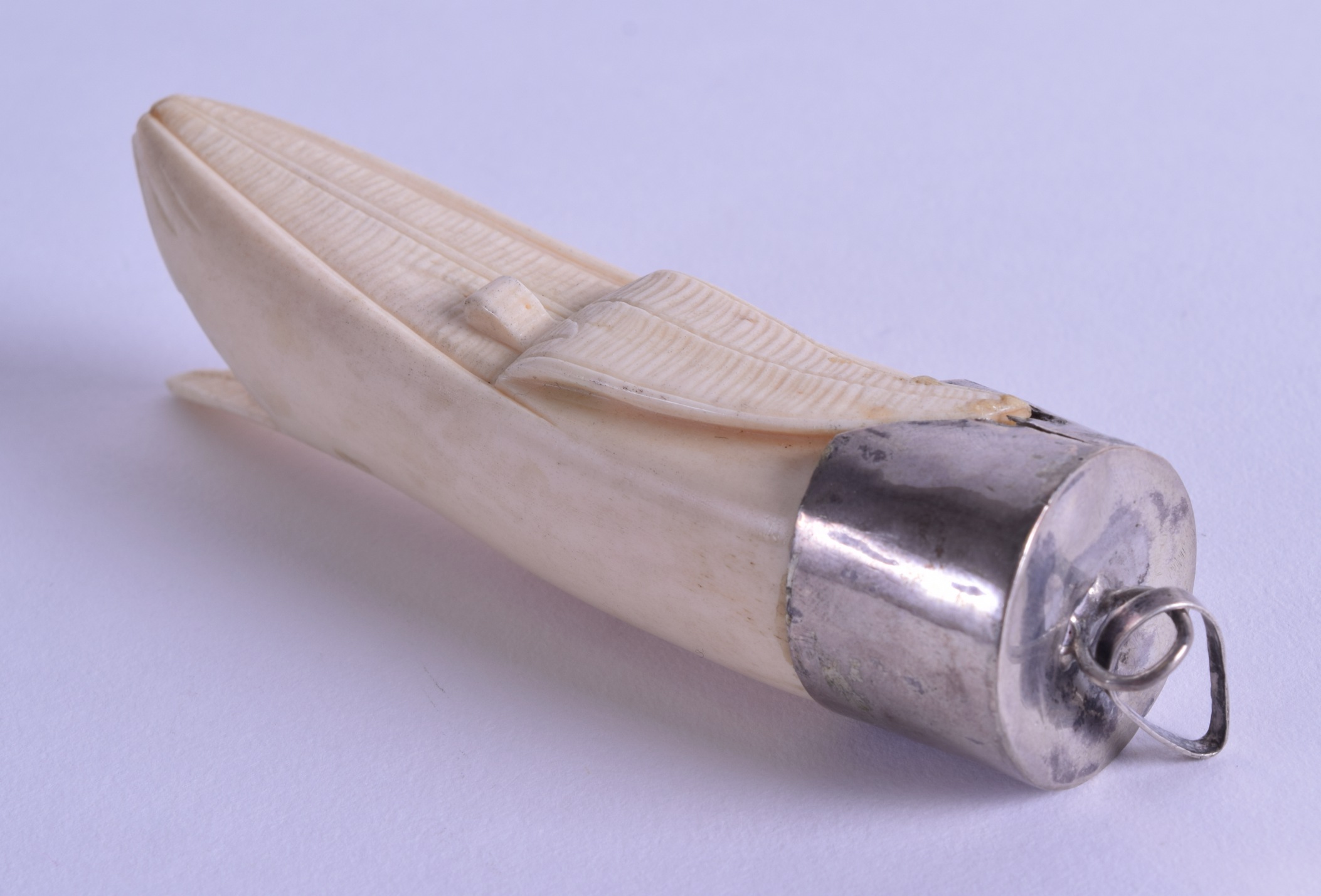 A 19TH CENTURY JAPANESE MEIJI PERIOD CARVED IVORY BANANA PENDANT with white metal mounts. 10.25 cm - Image 3 of 3