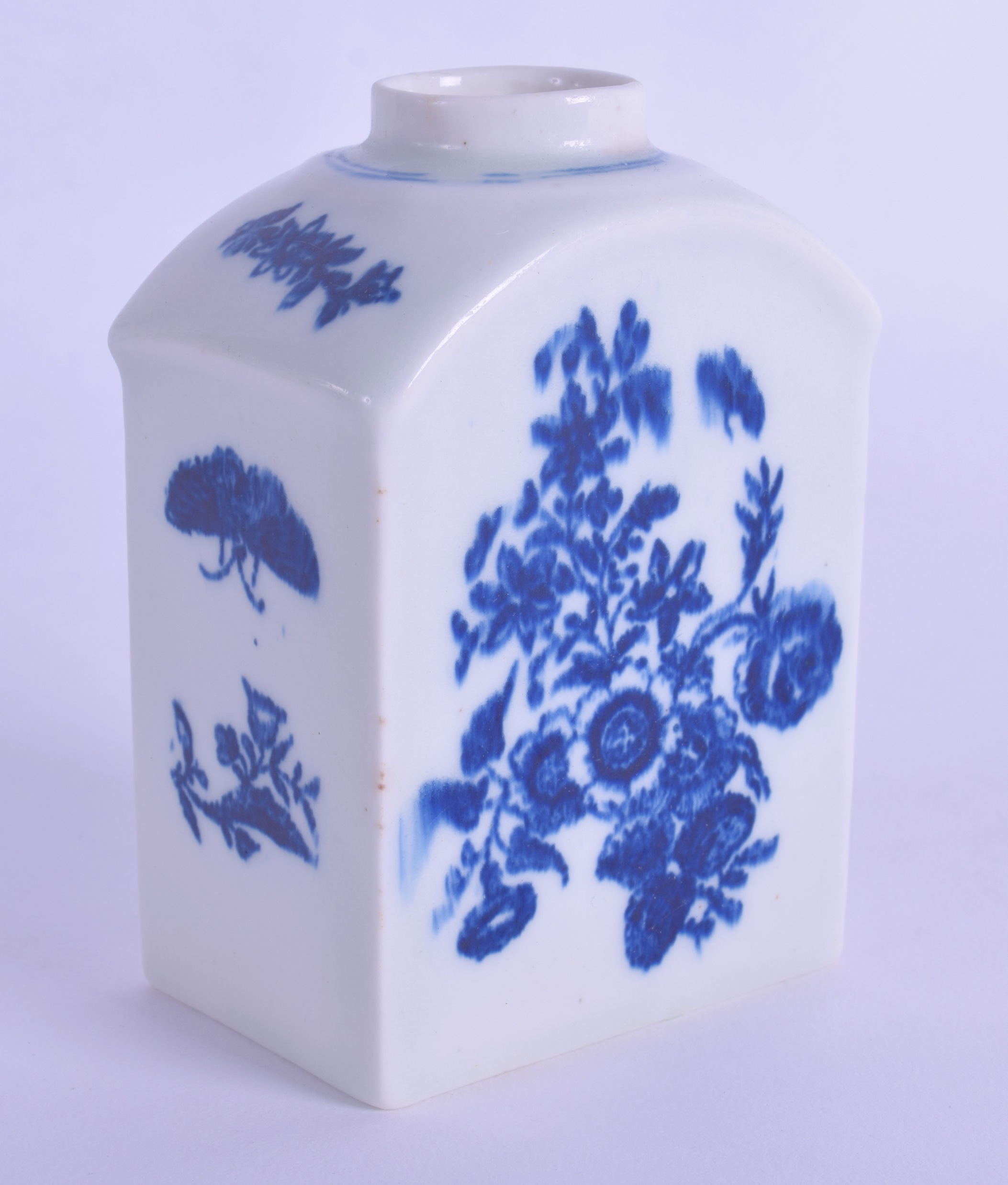 18th c. Lowestoft tea canister printed with flowers sprays and a butterfly in blue, factory - Bild 2 aus 3