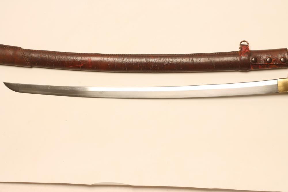 A JAPANESE SHOWA KATANA, the 26 3/4" curved blade with undulating hamon, signed tang, regulation - Image 3 of 7