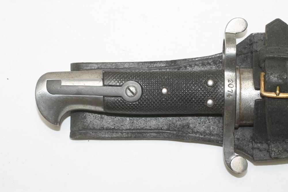 A BRITISH 1860 PATTERN BAYONET, with 22 3/4" fullered blade, cross guard stamped 2074, chequered - Image 2 of 6