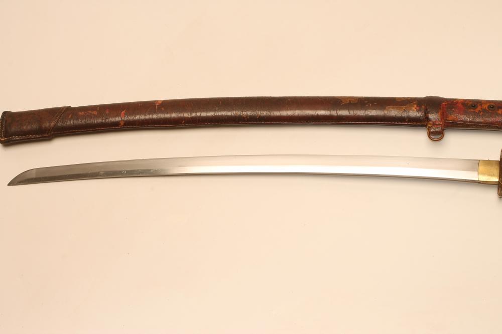 A JAPANESE SHOWA KATANA, the 26 3/4" curved blade with undulating hamon, signed tang, regulation - Image 7 of 7